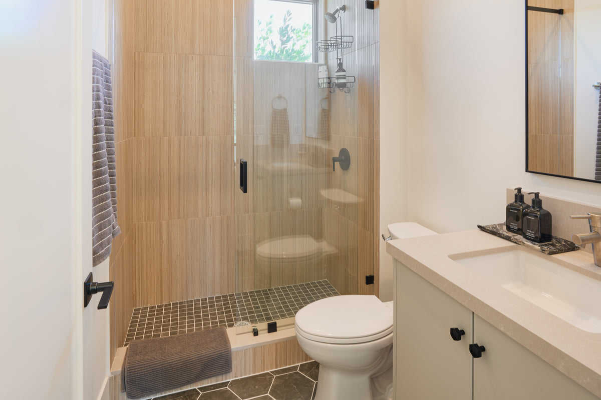 Studio bathroom image