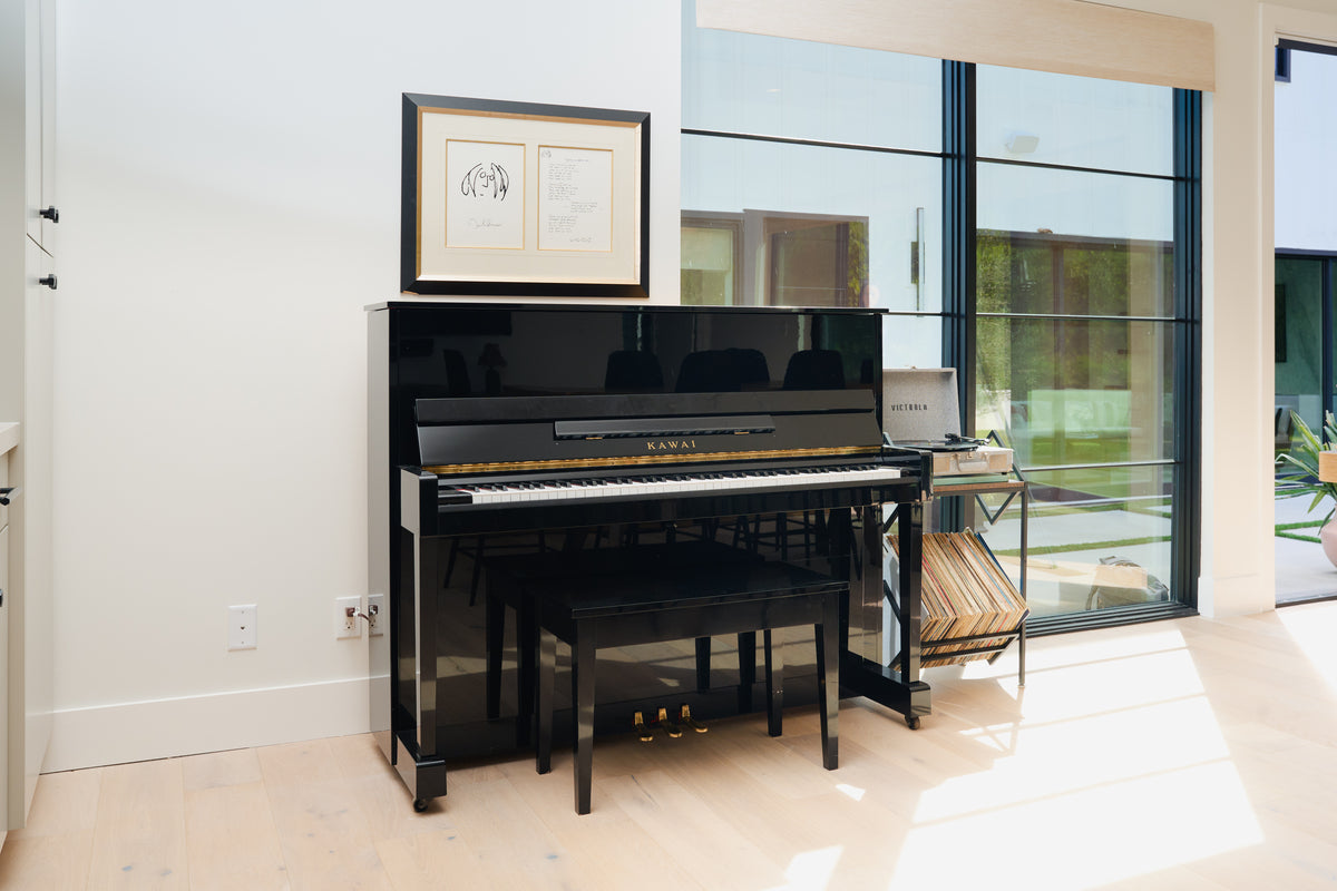 Studio piano image