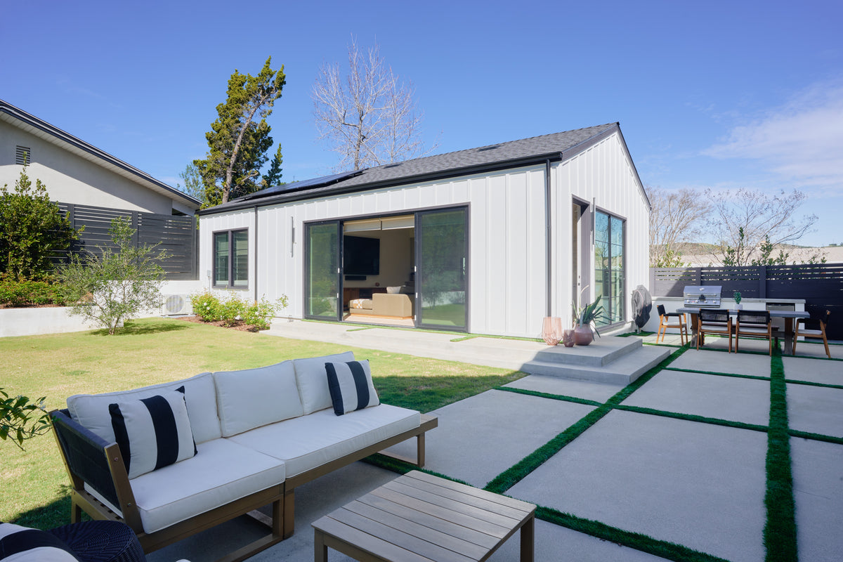 Outdoor lounge set image